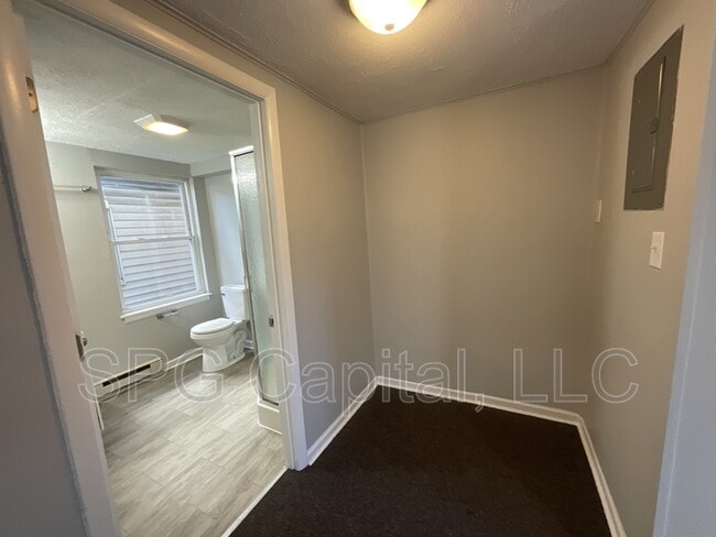 Building Photo - 317 S Main St