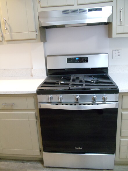 new gas range - 376 Miller St