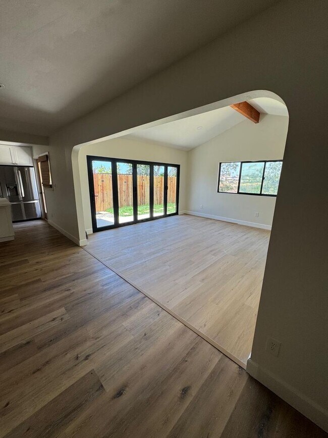 Building Photo - 3 Bedrooms 2 baths house fully remodeled.