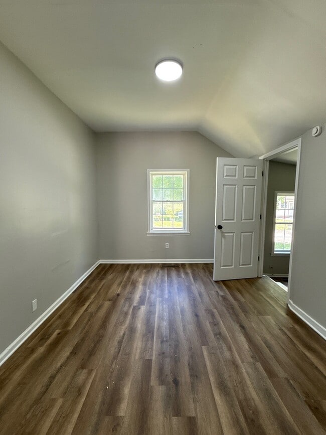 Building Photo - 812 Cobb Cir
