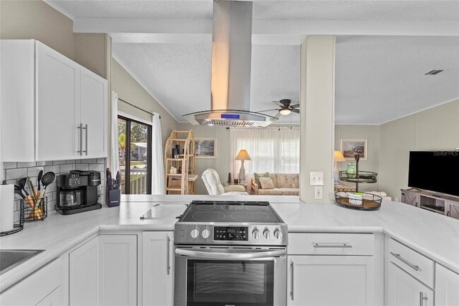 Building Photo - 611 La Jolla Cir