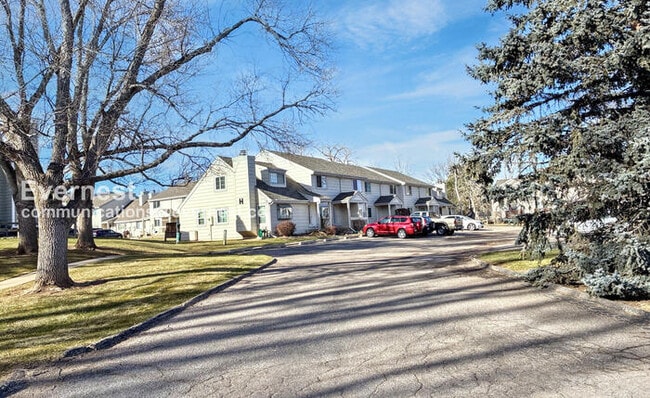 Building Photo - 2924 Ross Dr