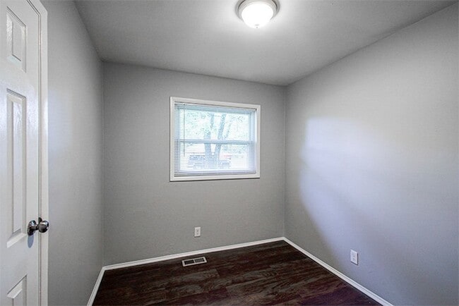 Building Photo - Everything' Is Updated!  4BR, 1BA -  Fully...