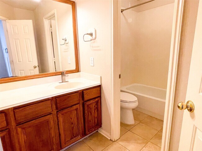 Building Photo - 3257 Gladewater Ln