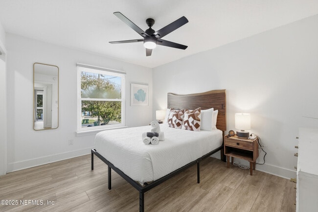 Building Photo - 420 3rd St S