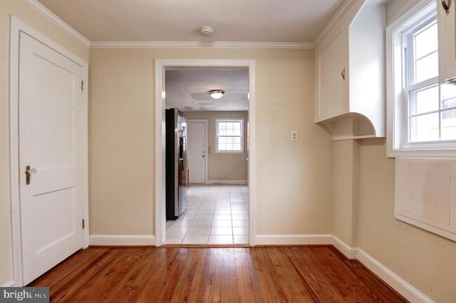 Building Photo - 1300 N Taylor St