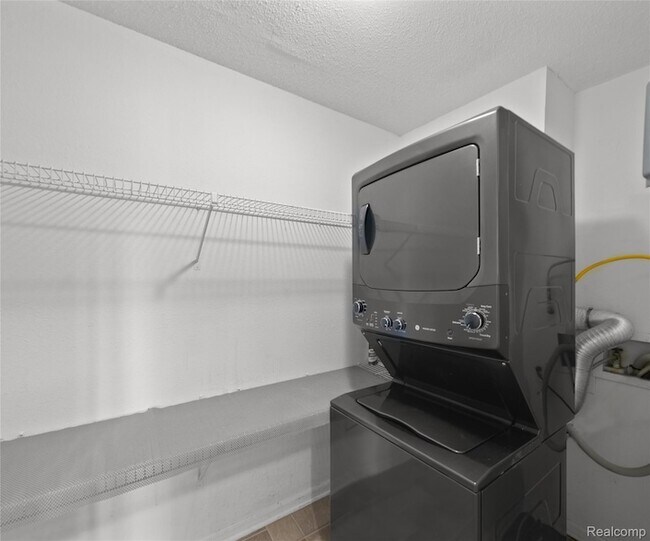 Building Photo - 101 Fieldcrest St