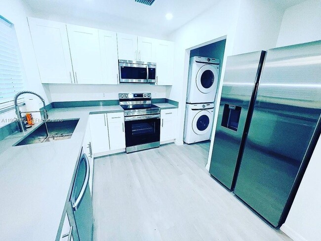 Building Photo - 7128 SW 22nd St