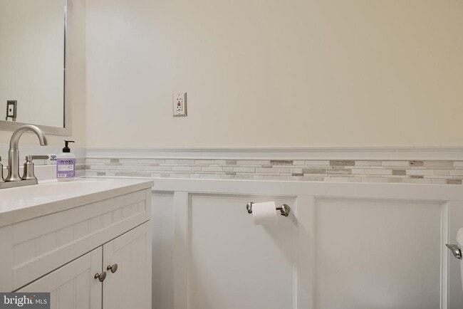 Building Photo - 6608 Ducketts Ln