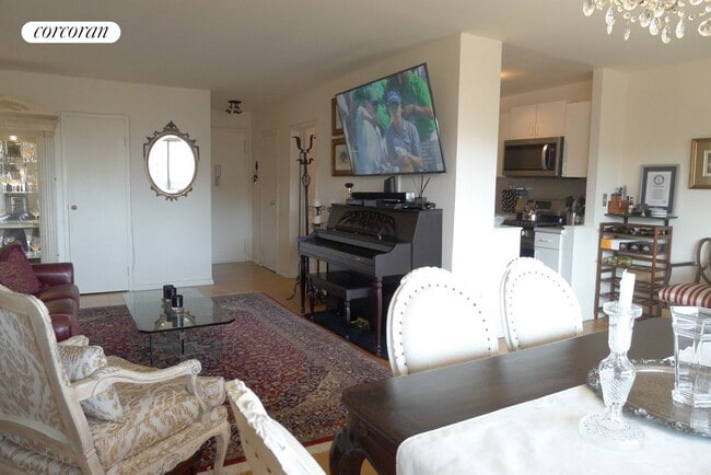 Building Photo - 400 Central Park W