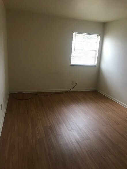 Building Photo - 2441 Old Knoxville Pike