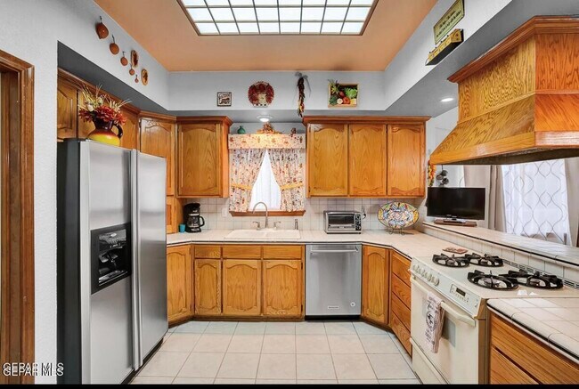 Building Photo - 2081 Paseo Del Prado Dr