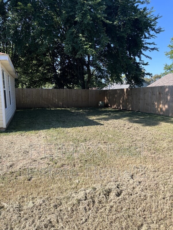 Building Photo - 1607 Timberline Dr