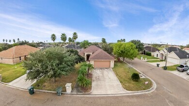 Building Photo - 3 Bed/2.5 Bath/2 Car Garage off Bass Blvd. in Harlingen