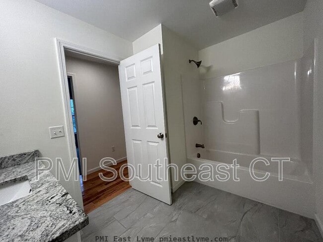 Building Photo - 23 Quakertown Mdws