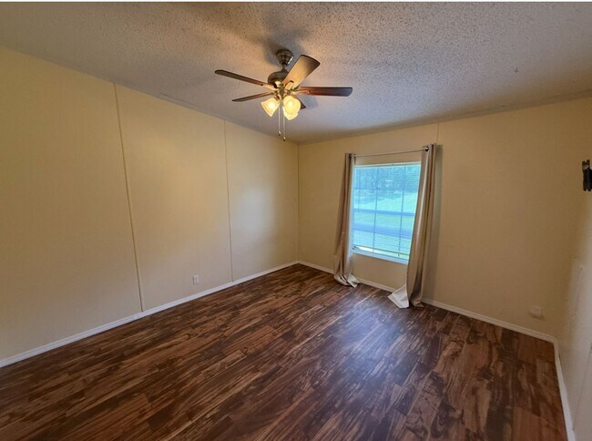 Building Photo - 3 Bedroom / 2 Bath House On An Acre