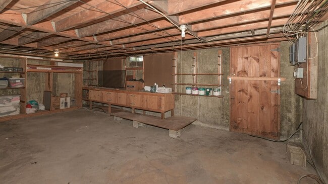 Building Photo - 216 Mechanic St