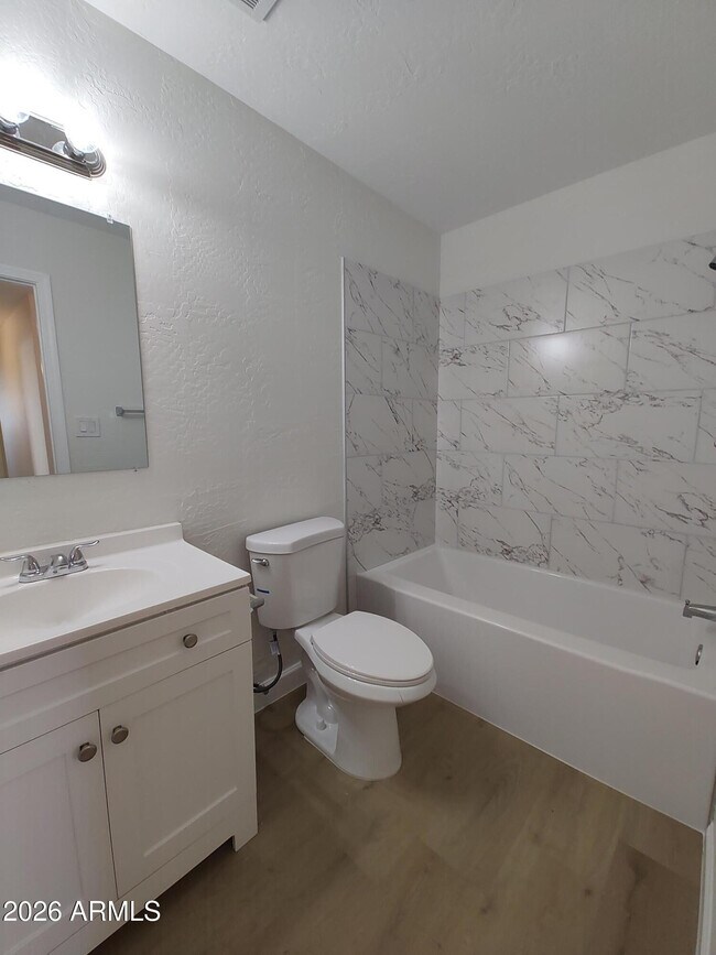 Building Photo - 2316 E Karen Dr