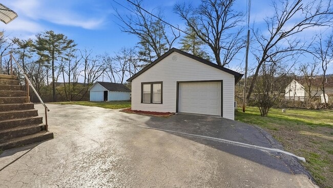 Building Photo - 3703 Redding Rd