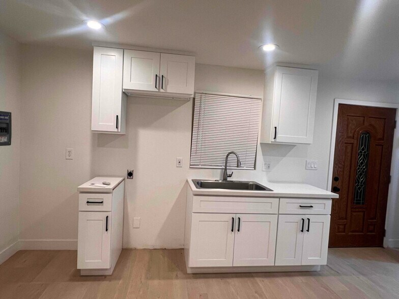 Building Photo - 2869 N G St