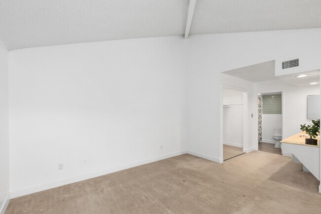 Building Photo - 49336 Eisenhower Dr