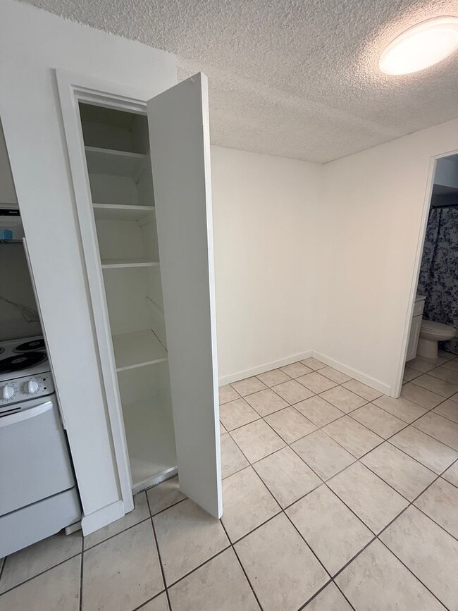 Building Photo - Studio w/ Parking For Rent – Convenient Urban Living in the Heart of Honolulu
