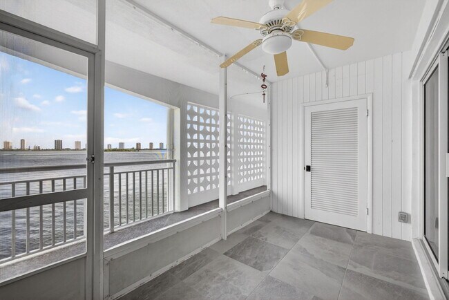 Building Photo - 100 Shore Ct