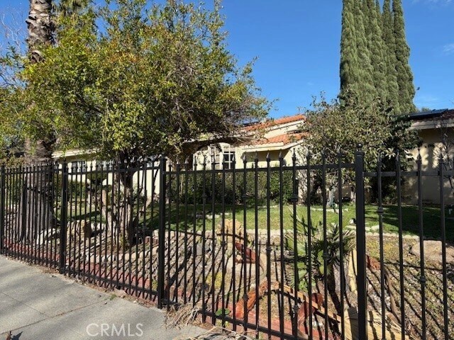 Building Photo - 10918 Reseda Blvd