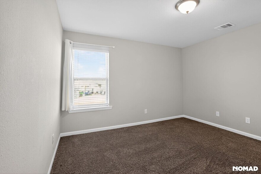 Building Photo - 3274 E Blue Heron Dr