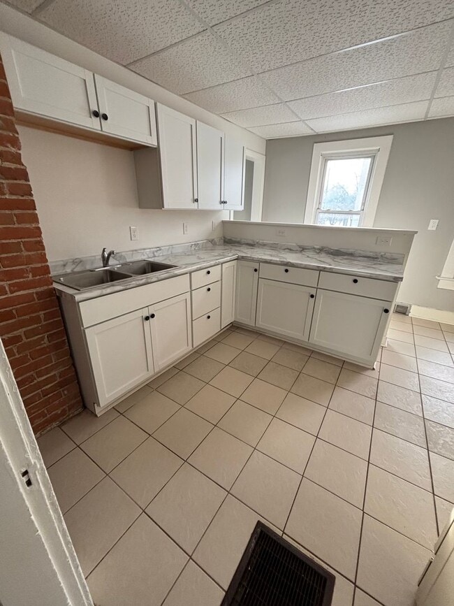 Building Photo - 814 16th St S