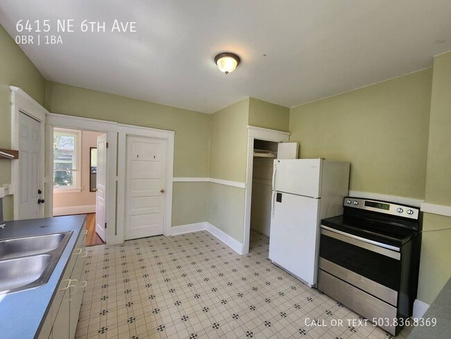 Building Photo - Lovely Studio Apartment Available in Woodlawn