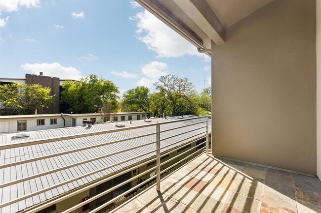 Building Photo - 4 Exposition Blvd