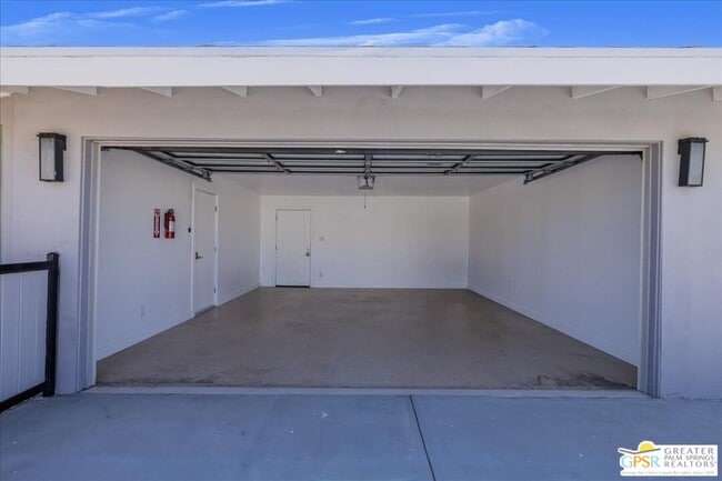 Building Photo - 505 E Molino Rd