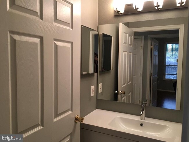 Building Photo - 1521 Spring Gate Dr.