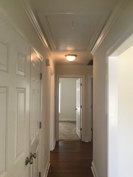 Building Photo - 1120 Crescent Meadows Dr