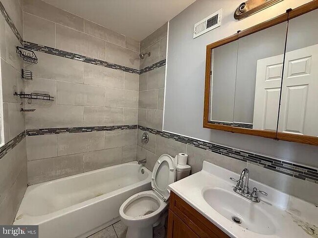 Building Photo - 27 E Rittenhouse St