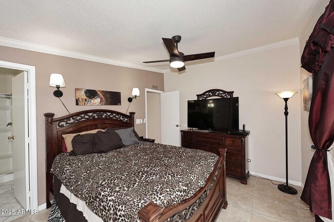 Building Photo - 6066 S Oakmont Dr