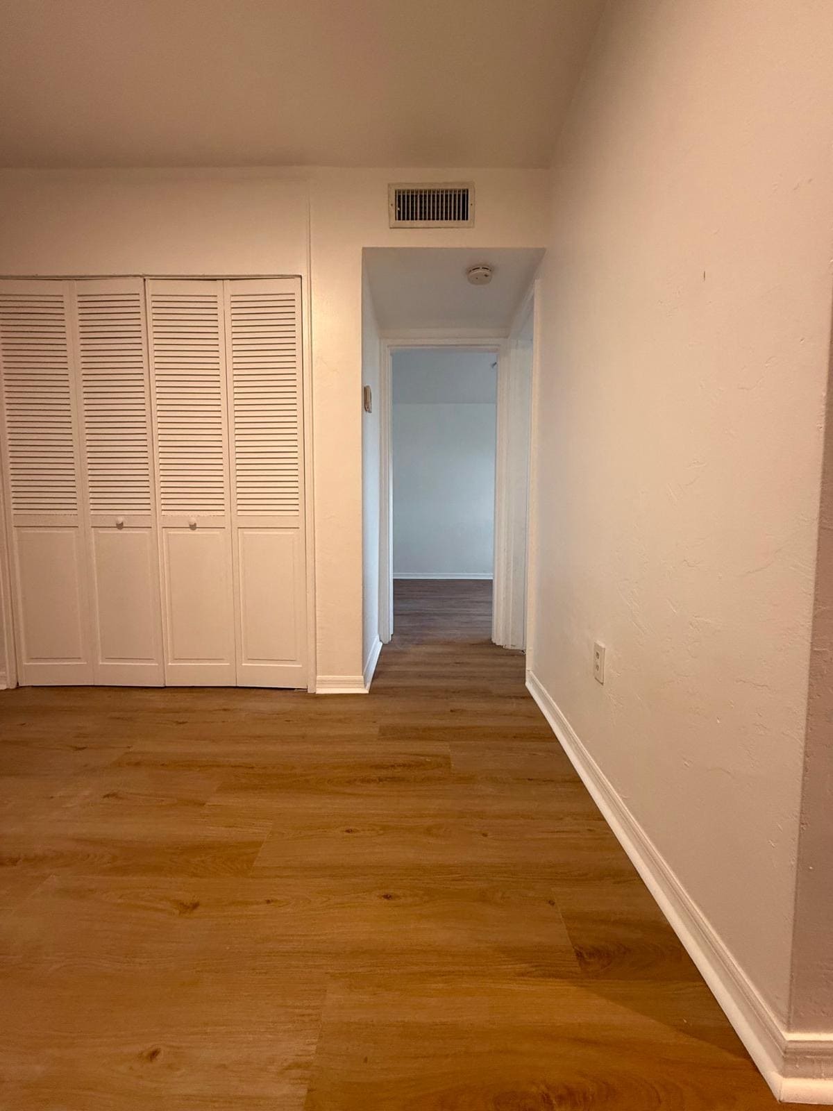 Building Photo - 10001 W Bay Harbor Dr