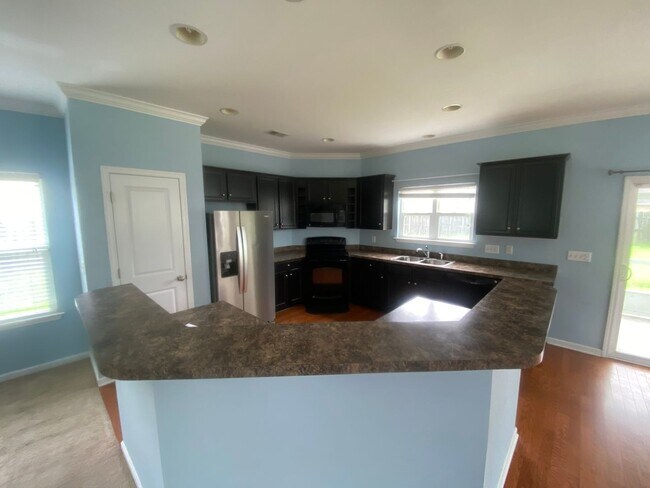 Building Photo - Beautiful 3 bed 2.5 bath/ Screened Porch/ ...