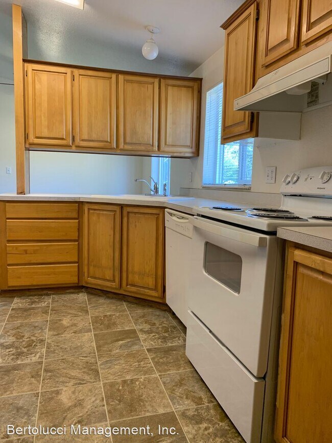 Building Photo - 3 br, 2 bath House - 40505 Hess Rd.