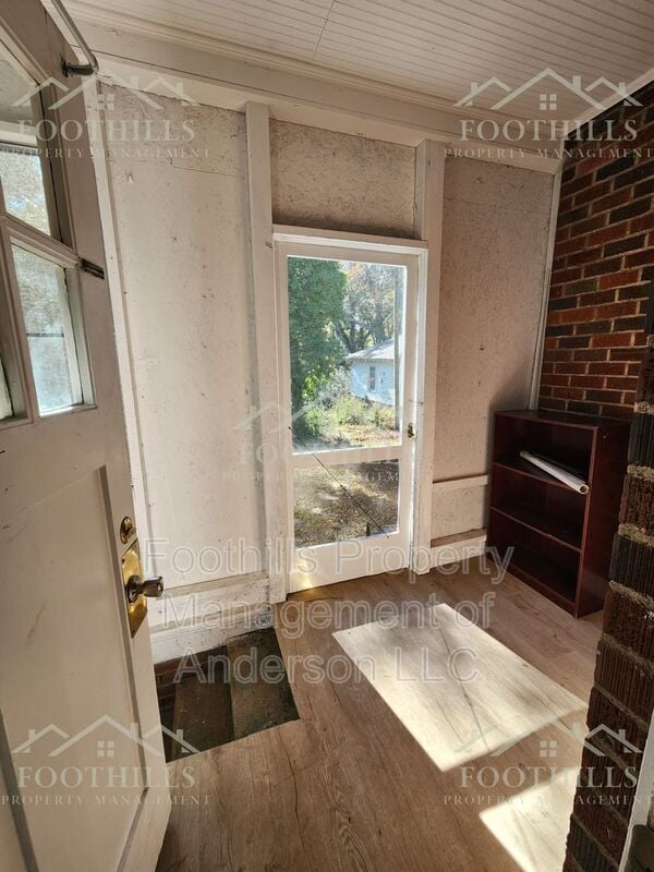 Building Photo - 306 E Calhoun St