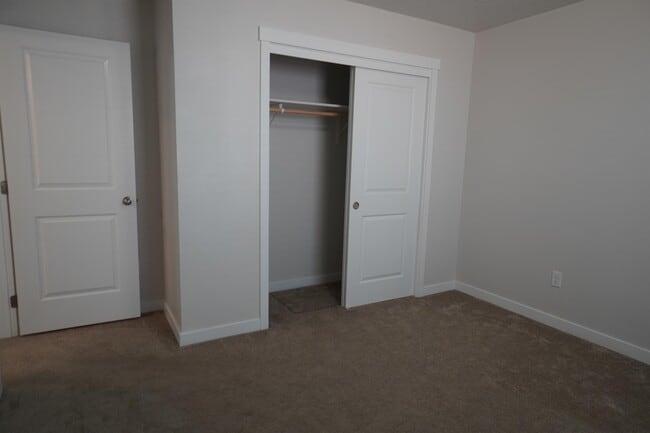 Building Photo - 1701 W Crystal Falls Ave