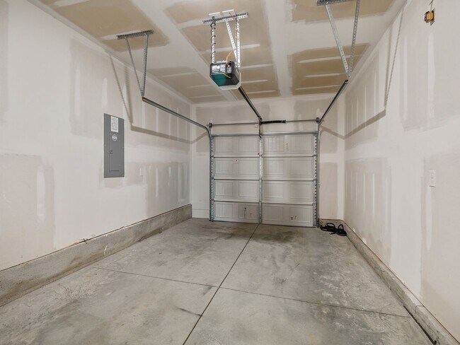 Building Photo - Modern living meets Convenience- Townhome in Greer, SC! *Waived Application Fee* With approved ap...