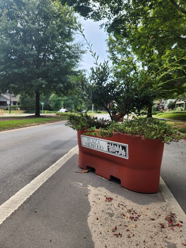 Building Photo - 1415 Hamorton Pl