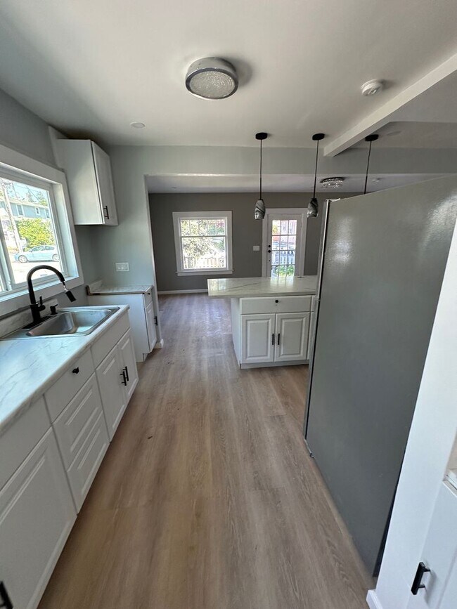 Building Photo - Cozy Santa Cruz Cottage