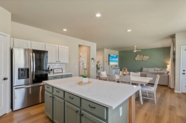 Building Photo - Spacious 4-Bedroom Home with Private Backy...