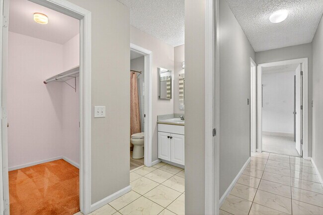 Building Photo - 4866 Dovewood Cir