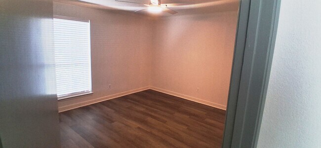 Building Photo - 14703 Barryknoll Ln