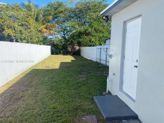 Building Photo - 1265 NE 142nd St