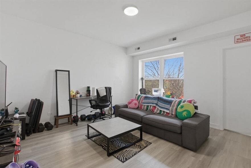 Building Photo - 4939 N Saint Louis Ave